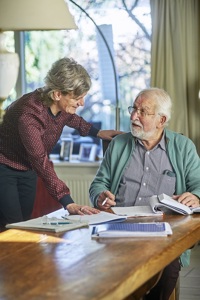Adviseur geeft klant financieel advies