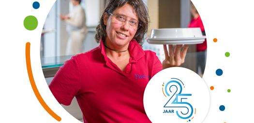 Jolanda van Lieshout poseert met een maaltijd in haar hand